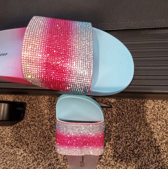 Forever size 10 slides - Picture 2 of 3